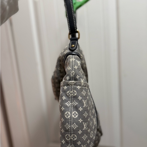 ❤️❤️ Lowest Price I can go. This purse in Hong Kong Dollars was 3300CAD - Picture 4 of 12